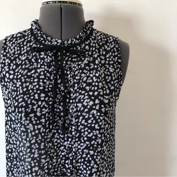 🎀 5/$25 Joe Fresh polka dot print sleeveless blouse sz XS - Picture 7 of 10